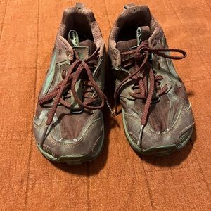 Trail running shoes